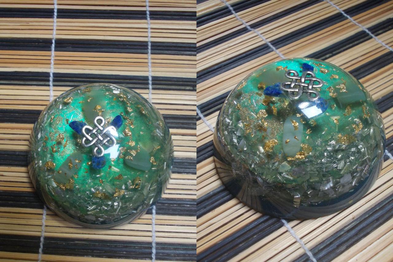 Demi-sphère avec Lapis Lazuli et jade véritable'
