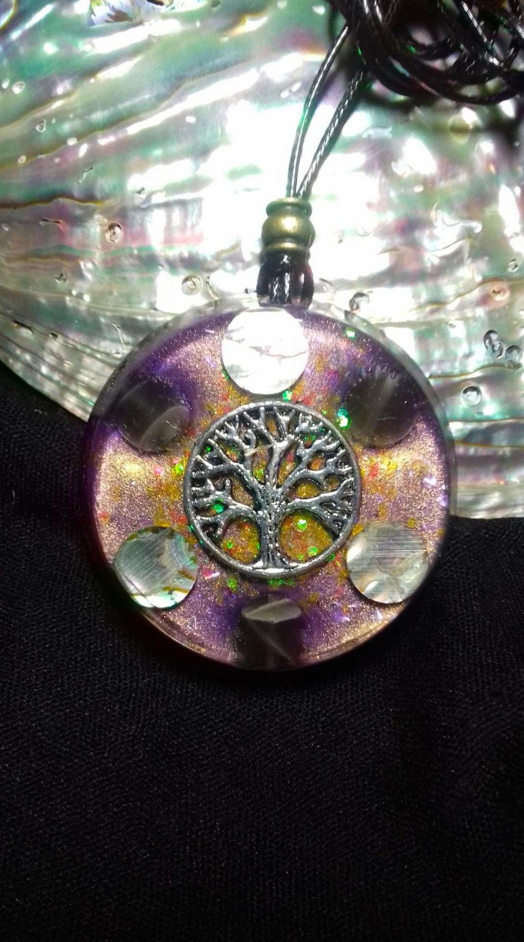 Orgonite Grand pendentif rond ‘ Full Moon Tree ’