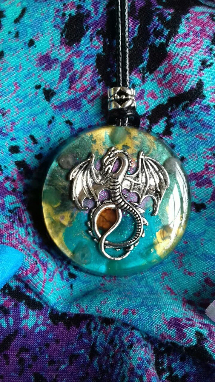 Orgonite Grand pendentif rond ' Alym Seryal '